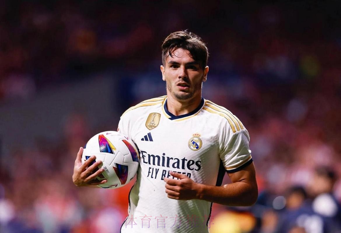 都体:皇马考虑将迪亚斯从米兰带回 再决定留用或出售 都体:皇马考虑将迪亚斯从米兰带回 再决定留用或出售