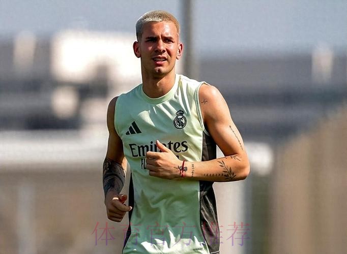 皇马本接近签下18岁门将斯洛尼纳 但遭蓝军截胡 皇马本接近签下18岁门将斯洛尼纳 但遭蓝军截胡